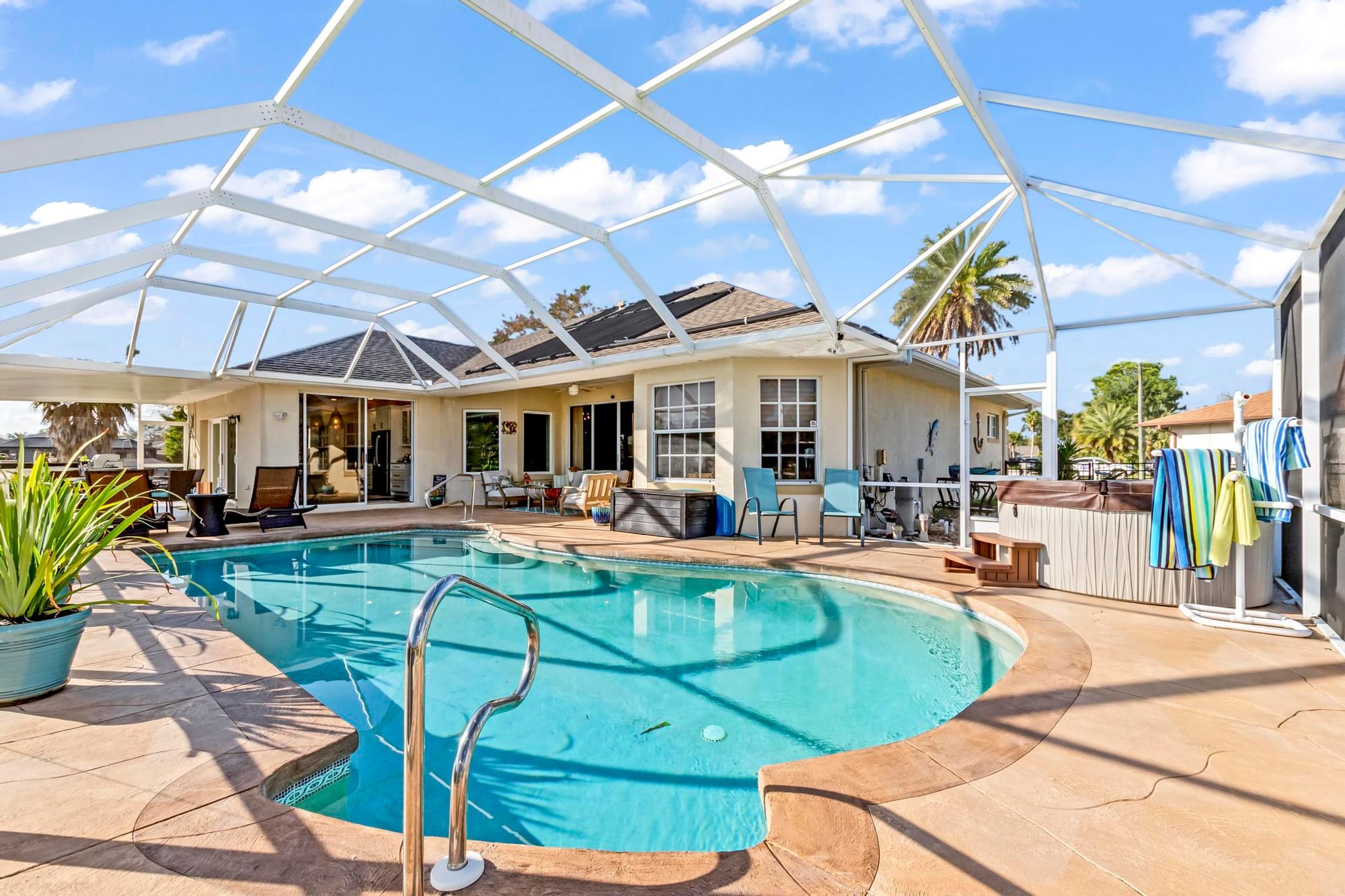Virtual Open House Feature: Resort-Style Waterfront Retreat - Family Home in Palm Coast