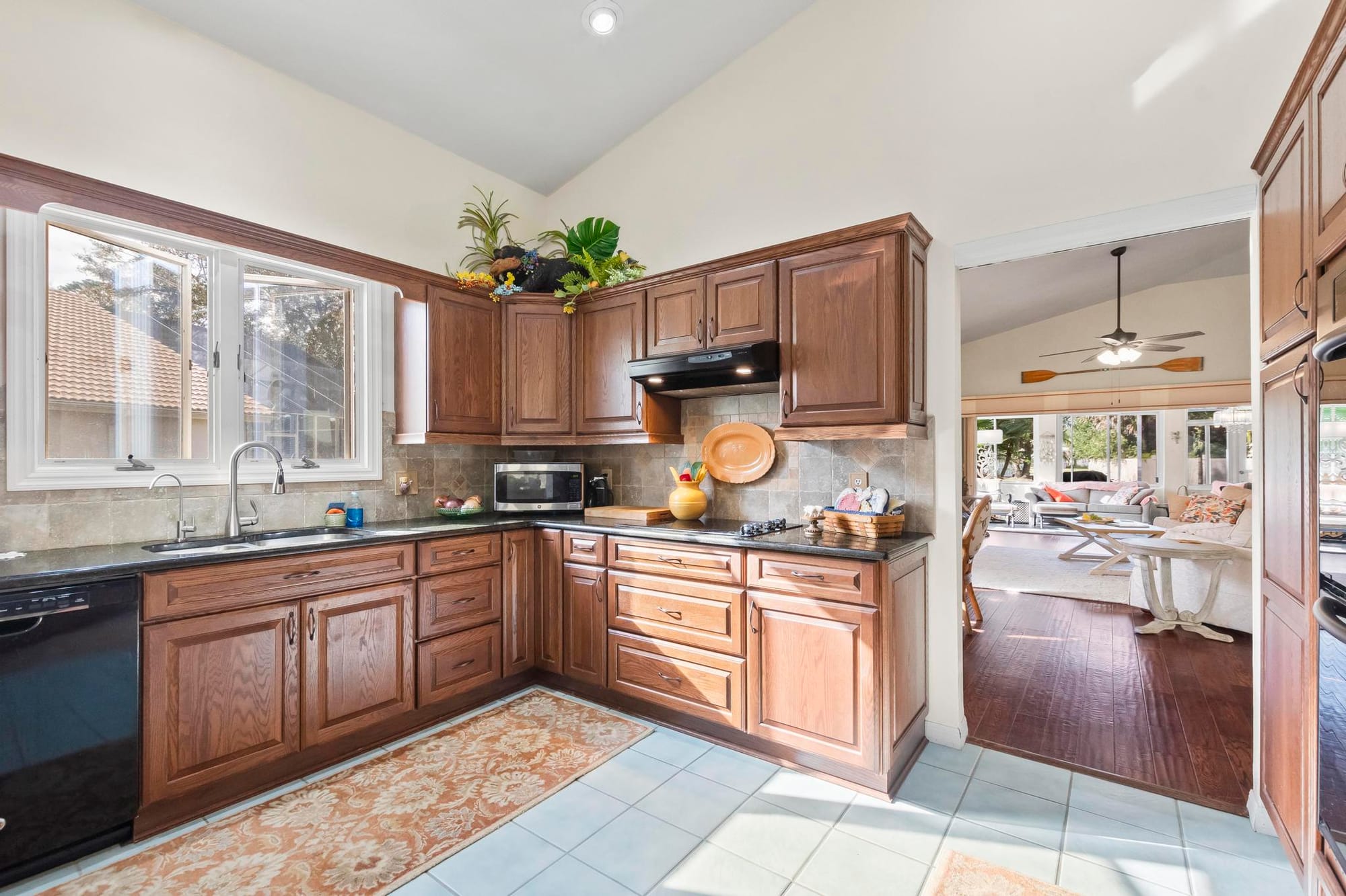 Virtual Open House Feature: Upgraded Golf Course Home - Family Home in Plantation Bay