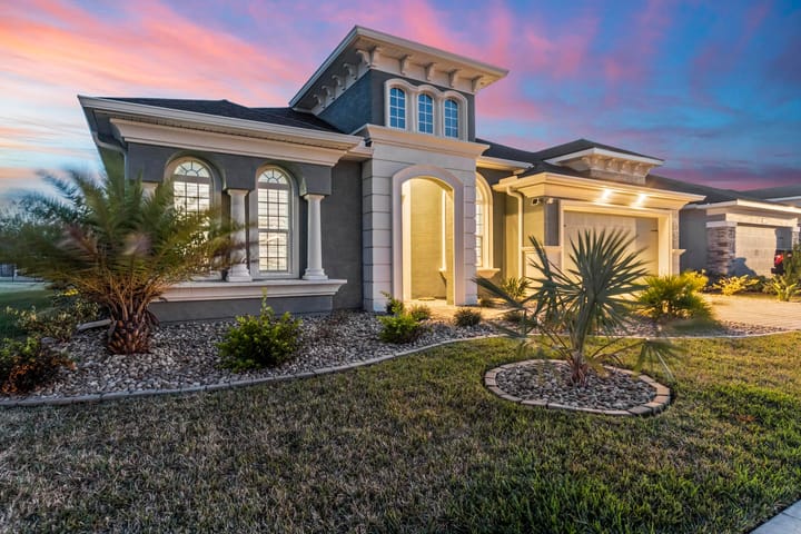 Virtual Open House Feature: Paradise Living - Family Home at Daytona Beach FL